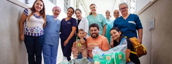 Família de bebê ex-paciente do Hospital Júlia Kubitschek troca presentes por doações no primeiro aniversário do filho  