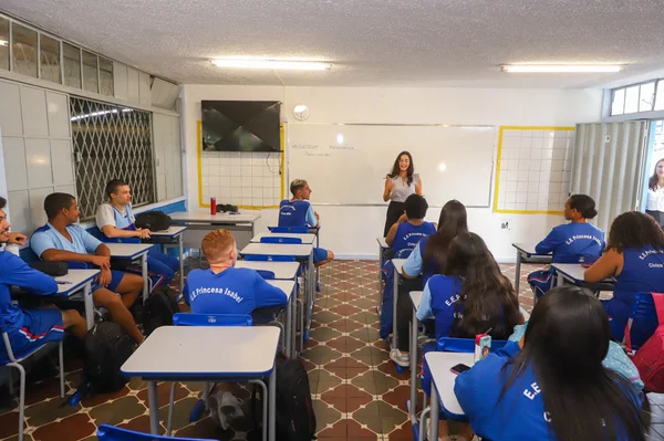 Aberto período de escolha de vagas para remoção estadual de servidores da Educação
