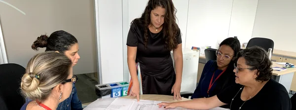 Subsecretária de Edificações de Minas Gerais, Débora Dias, e equipe