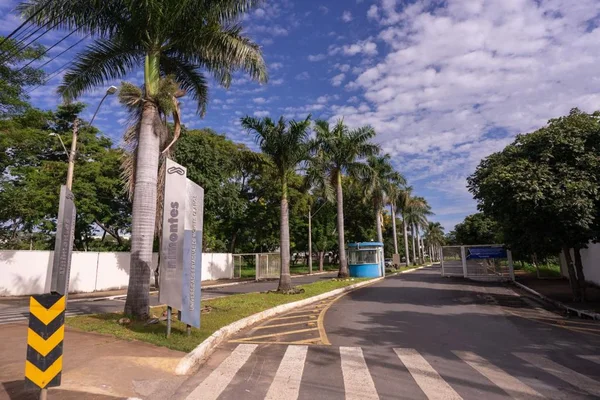 Programa Acolher oferece atendimento psicológico gratuito aos estudantes da Unimontes pelo sistema on-line