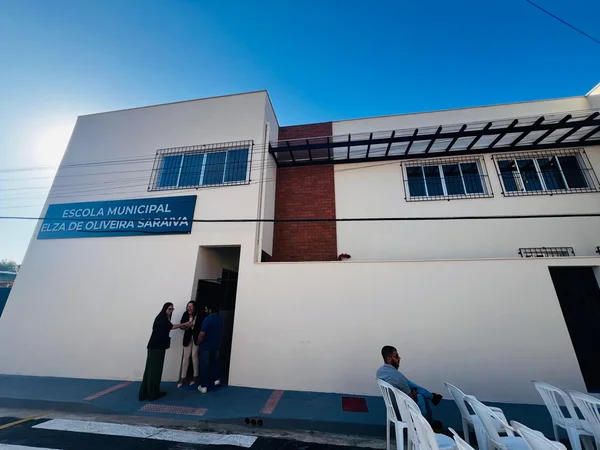 Governo inaugura escola construída com recursos do projeto Mãos Dadas em Juatuba