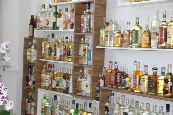 Governo investe em pesquisas para garantir a qualidade da cachaça mineira