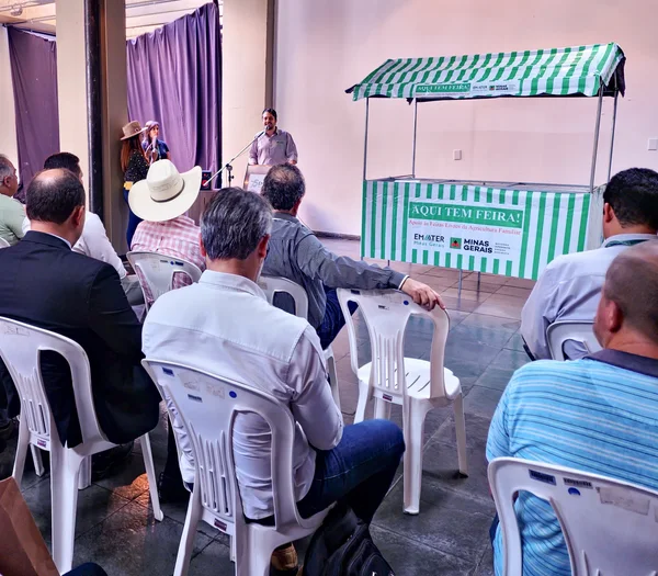 Emater entrega kits feira livre para municípios do Sul de Minas