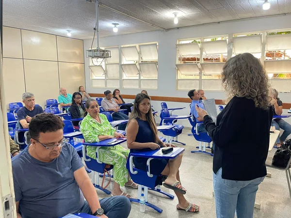 Vestibular da Unimontes para pessoas com 60 anos ou mais reúne candidatos de várias regiões do país