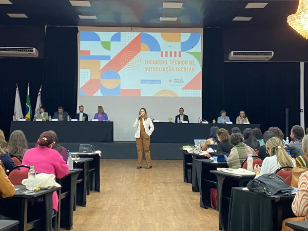 Criação e autorização de funcionamento de escolas é tema de encontro da Educação