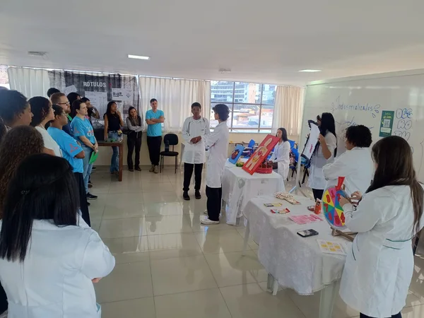 Estudantes do Curso Técnico em Nutrição e Dietética do Trilhas de Futuro se preparam para o mercado de trabalho