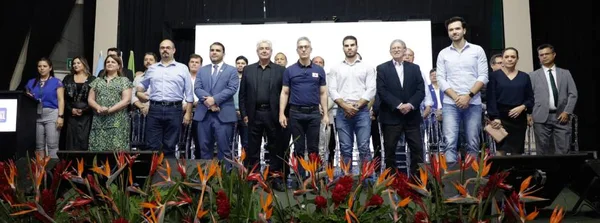 Governador encerra série de compromissos no Norte de Minas na Expomontes 