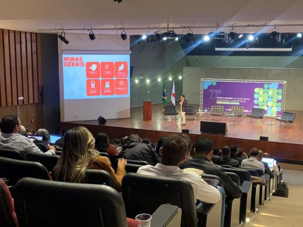 Governo participa de fórum para debater melhorias na mobilidade urbana, transportes e trânsito no estado