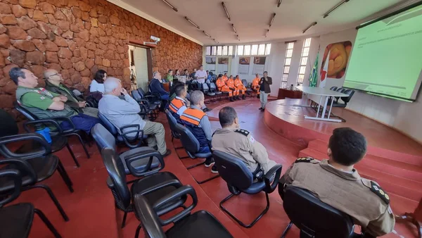Governo de Minas apresenta balanço e estratégias para enfrentamento aos incêndios florestais no período seco