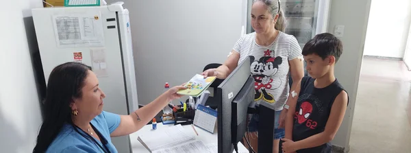 Governo de Minas incentiva ações fora das unidades de saúde para ampliar vacinação das crianças