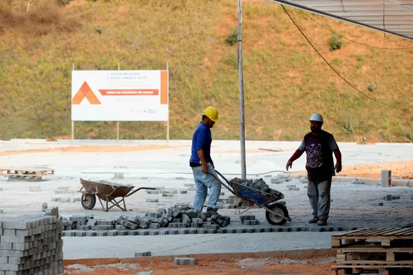 Governo de Minas vistoria retomada das obras do Hospital Regional de Divinópolis