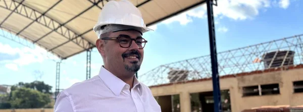 Vice-governador vistoria obras de escola estadual em Maripá de Minas