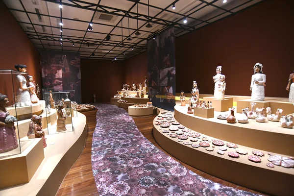 Governo de Minas e Sebrae Minas celebram centenário de Mestra Artesã do Vale do Jequitinhonha em exposição realizada no RJ