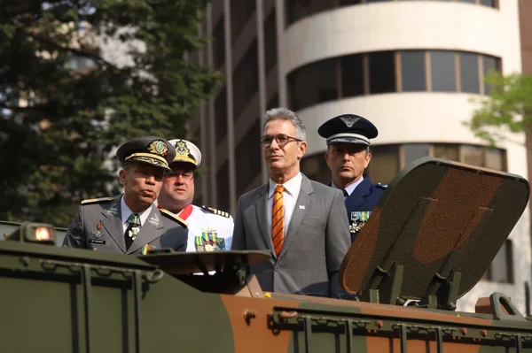 Governador acompanha desfile cívico-militar de 7 de setembro da capital mineira