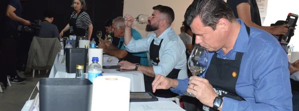 Dia Nacional da Cachaça terá último julgamento do 1º Concurso de Qualidade das Cachaças de Alambique e Aguardentes de Cana Mineiras 