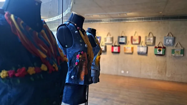 Museu Mineiro promove oficina gratuita de joias têxteis com materiais diversos que seriam descartados