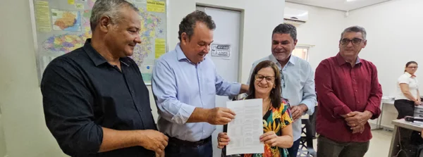 Nelci Almeida, beneficiada com o título