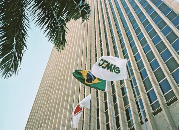 Cemig alcança a liderança no mercado varejista e vendas ultrapassam a barreira dos 100 MW médios