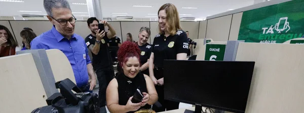 Governo de Minas promove a devolução de mais de 300 celulares recuperados em ação da Polícia Civil