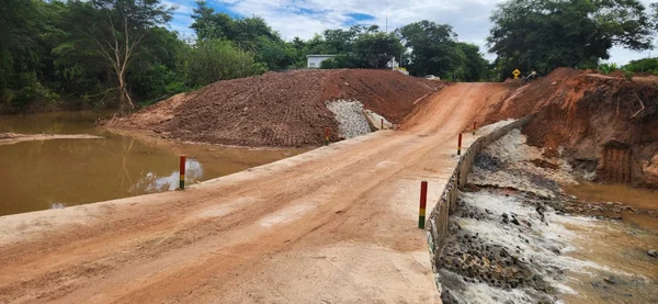 Departamento de Estradas de Rodagem interdita MG-202, ente Pintópolis e Urucuia, para reparos na pista