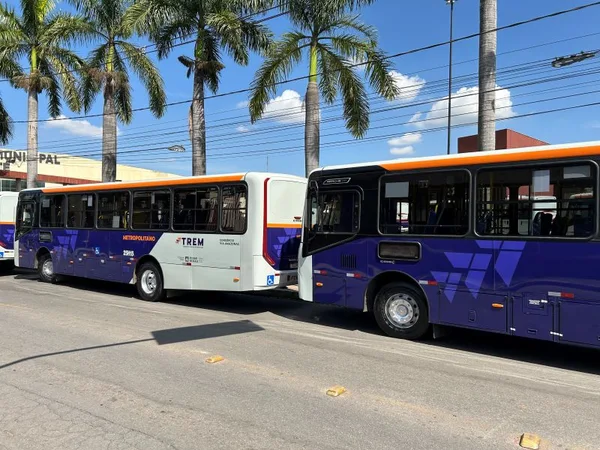 Governo de Minas entrega 64 novos ônibus metropolitanos em Ibirité