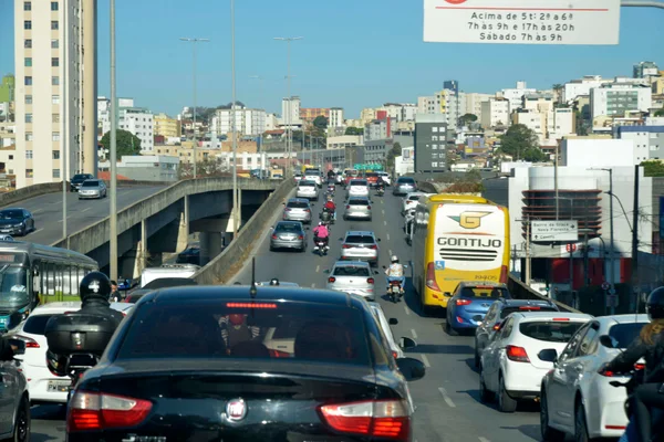 Governo de Minas facilita defesa de motoristas com novos serviços digitais