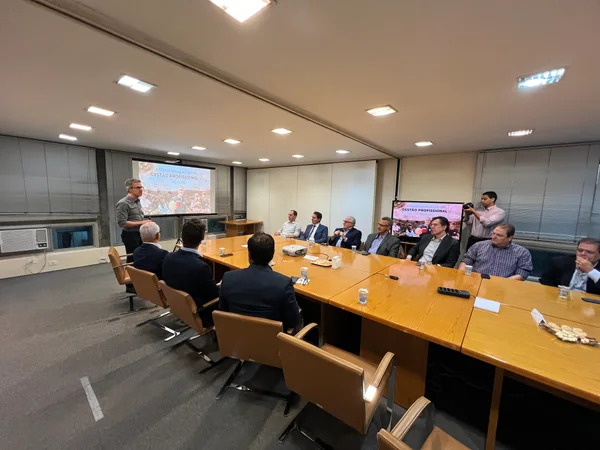 Em São Paulo, governador apresenta potencialidades de Minas para o setor produtivo