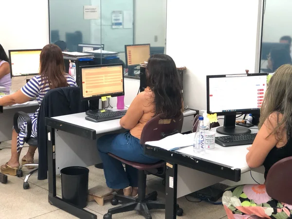 Governo Minas lança plataforma digital para emissão de autorizações para profissionais atuarem em escolas