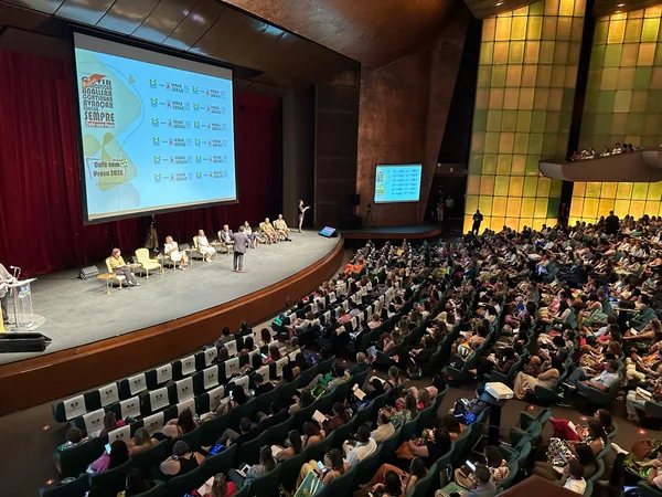 Governo de Minas estreita parcerias na Educação com os municípios durante Café com Prosa 2025
