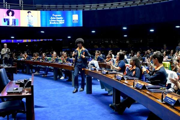 Inscrições para Concurso de redação do Programa Jovem Senador 2025 estão na reta final