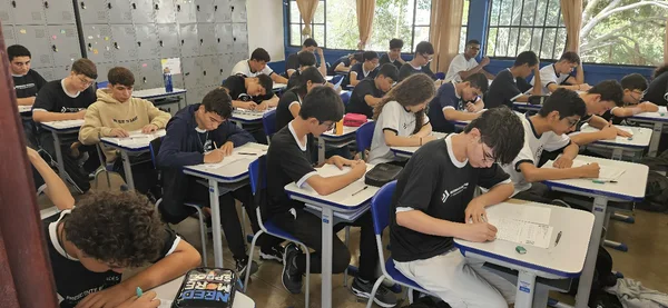 Estado realiza primeiro simulado para o Enem 2025 contemplando 420 mil estudantes
