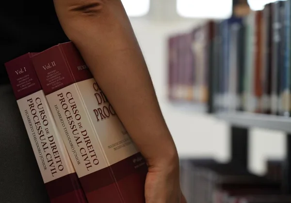 Advocacia-Geral do Estado publica edital para estágio de estudantes em pós-graduação em Direito