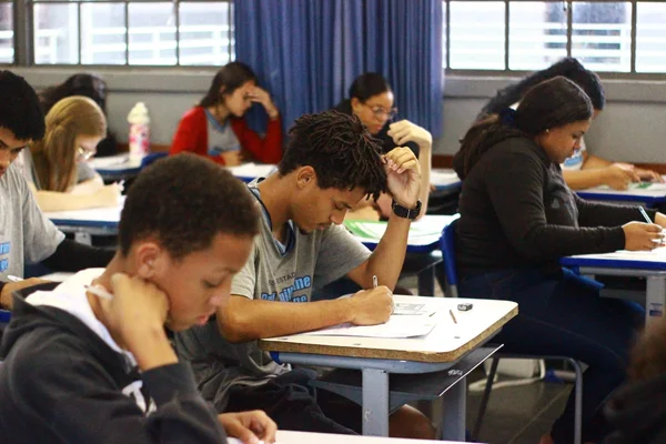 Prazo para estudantes mineiros solicitarem isenção da taxa do Enem é prorrogado até sexta-feira (2/5)
