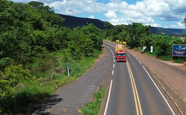 Feriado prolongado do Dia do Trabalhador terá restrições ao tráfego de veículos pesados nas rodovias estaduais