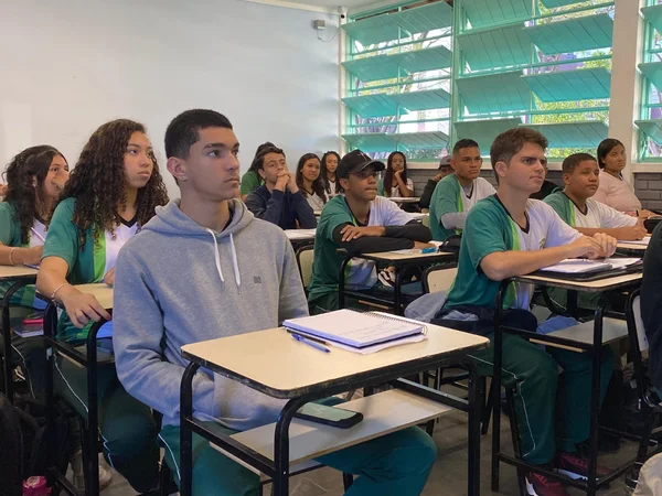 Secretaria de Educação promove campanha para incentivar emissão do CPF pelos estudantes da rede estadual