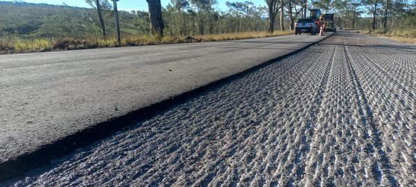 Rodovia MG-010 passa por obras no pavimento no acesso à Serra do Cipó