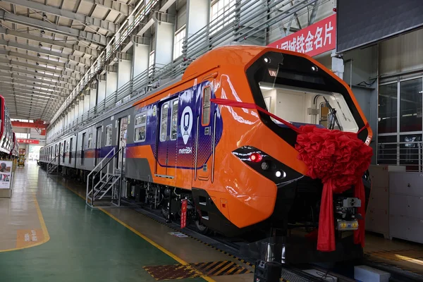 Primeiro dos 24 novos trens para o metrô da RMBH foi apresentado à comitiva do Governo de Minas na China