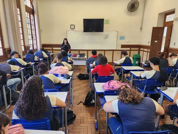 Estudantes da rede estadual fazem terceiro teste de redação para o Enem nesta quarta-feira (25/6)