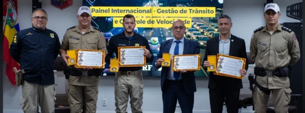 Secretaria de Planejamento discute gestão de trânsito e controle de velocidade em painel internacional