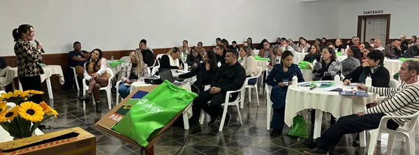 Gestores escolares da SRE Caratinga participam de imersão para fortalecer a gestão educacional