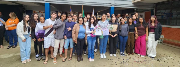 Estudante de Manhuaçu vai representar Minas Gerais no Programa Jovem Senador 2025