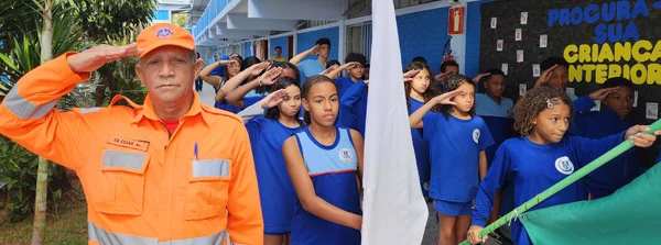 Escola Estadual Princesa Isabel, em Belo Horizonte, é uma das nove instituições que adotam o modelo cívico-militar em Minas