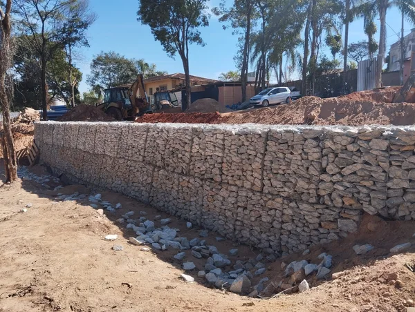 Local onde está sendo implantado o novo reservatório da Copasa no bairro Flávio Marques Lisboa