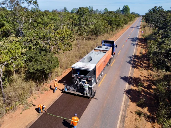 Obras na MGC-459, em Felixlândia, região Central de Minas