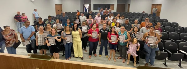 Minas Gerais avança na regularização fundiária com entrega de títulos a 190 famílias no Noroeste do estado