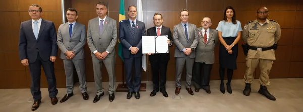 Governador em exercício participa do lançamento da cartilha sobre Fóruns Digitais