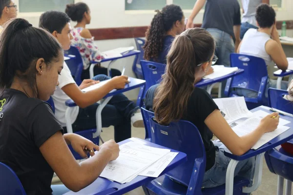 Segundo simulado do Saeb mobiliza quase 200 mil estudantes na rede estadual de Minas Gerais