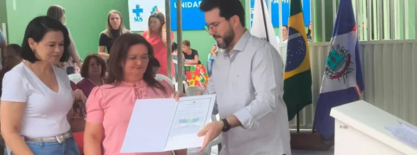 Governo de Minas beneficia 52 famílias de Patos de Minas com entrega de títulos de regularização fundiária