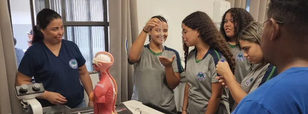 Governo de Minas entrega 145 laboratórios móveis de Ciências e leva inovação para salas de aula da rede estadual