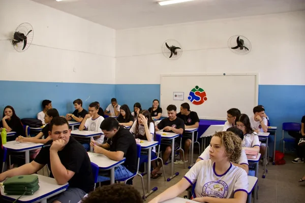 Escolas estaduais de Minas Gerais inovam na preparação dos estudantes para o Saeb 2025